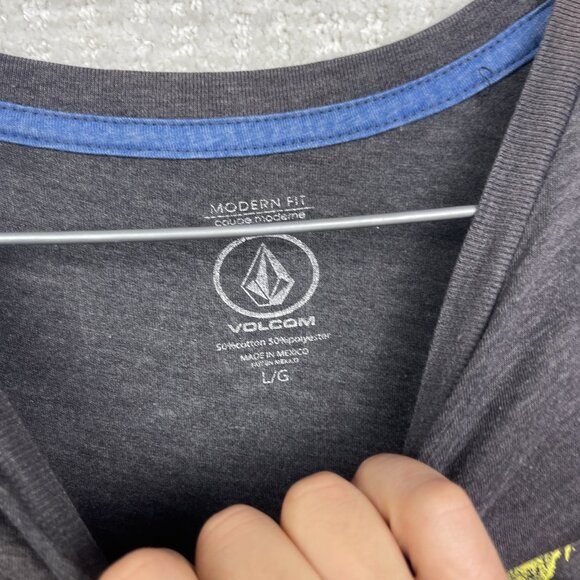 Y2K Volcom Stone Big Distressed Logo Skater Tee Adult Size L Modern Fit Read - Picture 8 of 16